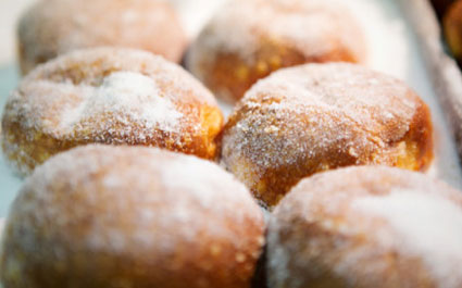 Exploring Hawaii’s Famous Malasadas at Leonard’s Bakery