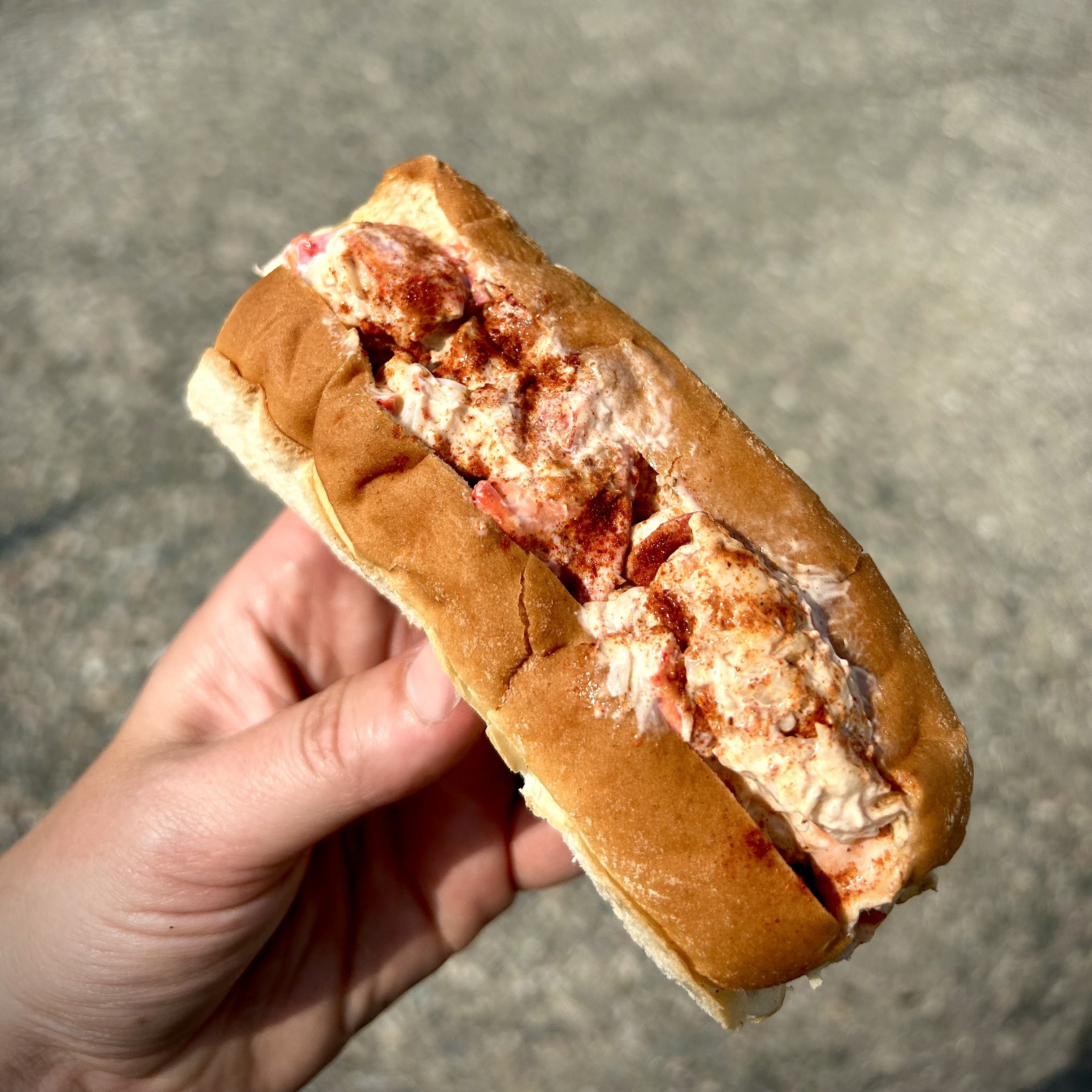 Try This $10 Lobster Roll At Lobster Land In Maine