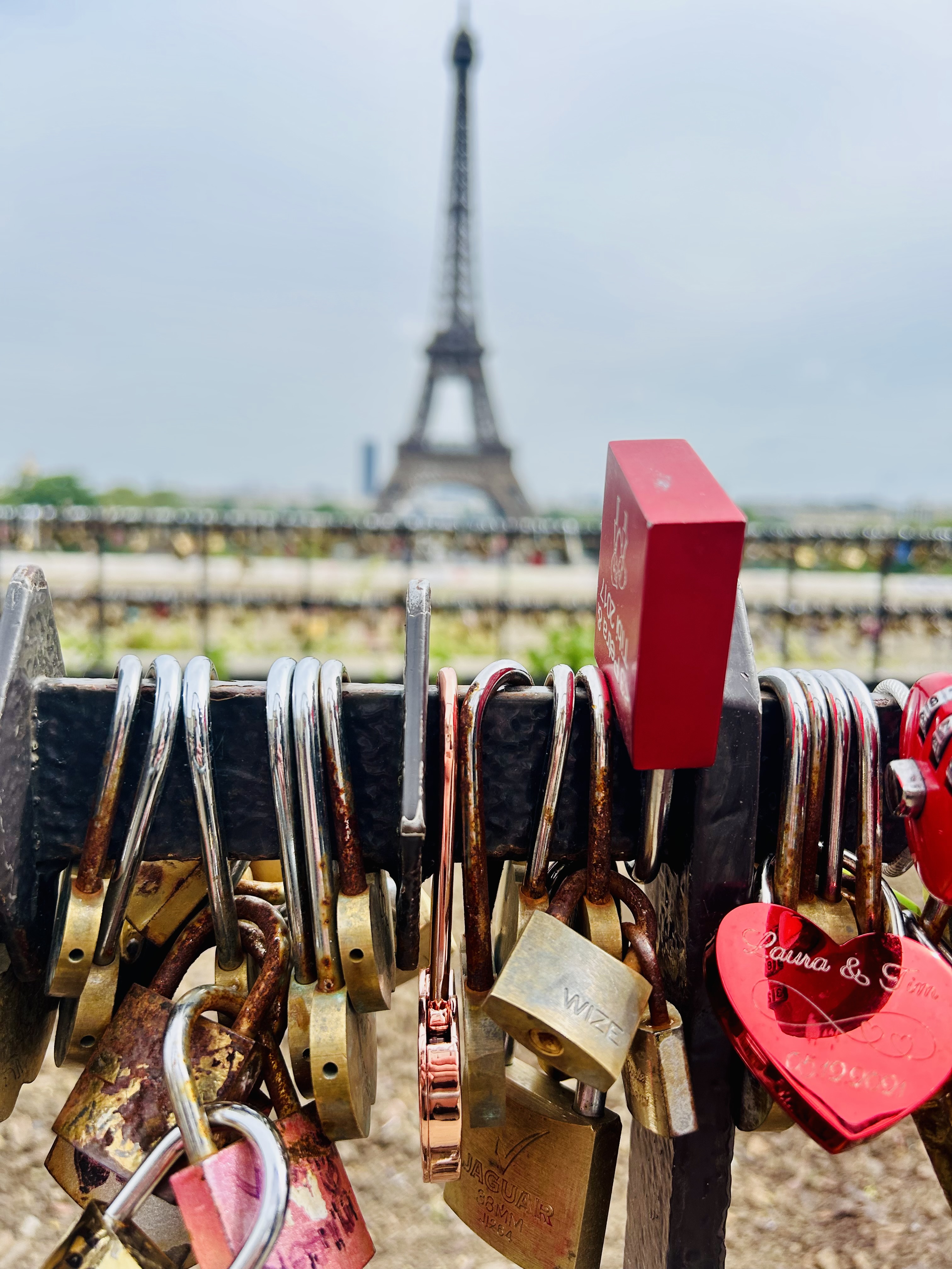 Where To Put Love Locks In Paris In 2026