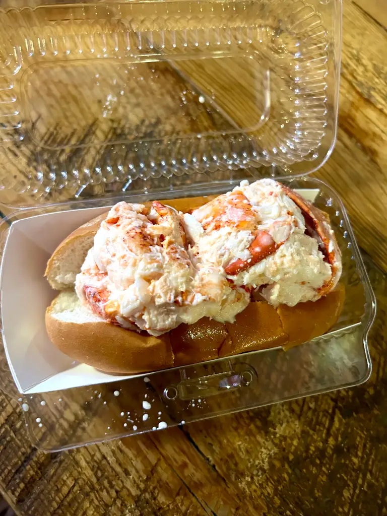 Pauli’s in Boston: The Famous Lobster Roll You Need to Try